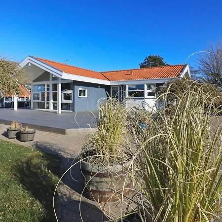 Three-bedroom Holiday In 7 אוטרופ