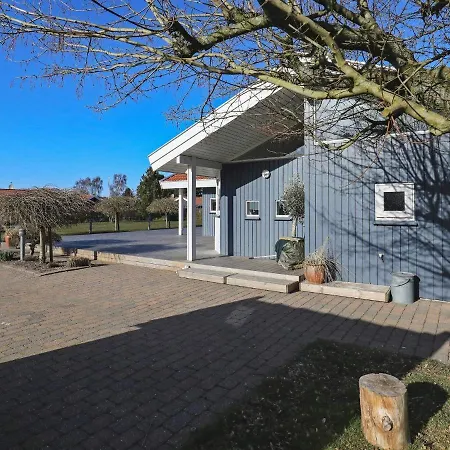 Three-bedroom Holiday In 7 אוטרופ