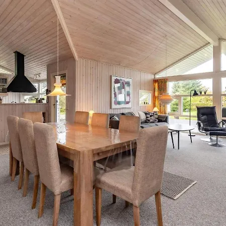 Three-bedroom Holiday In 7 * אוטרופ