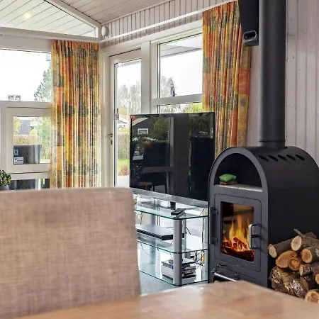 Three-bedroom Holiday In 7 Holiday home