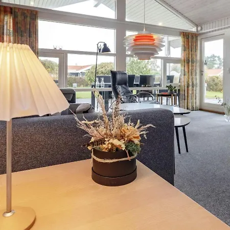 Three-bedroom Holiday In 7 Holiday home