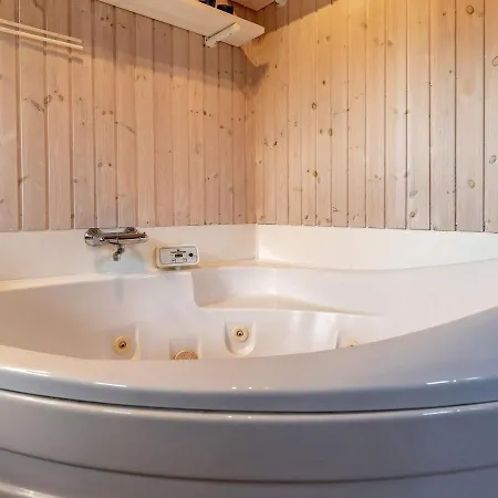 Three-bedroom Holiday In 7 * אוטרופ
