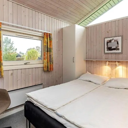 בית נופש Three-bedroom Holiday In 7 אוטרופ