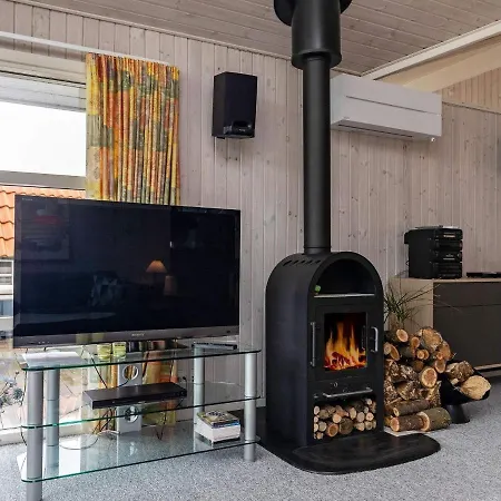 Holiday home Three-bedroom Holiday In 7